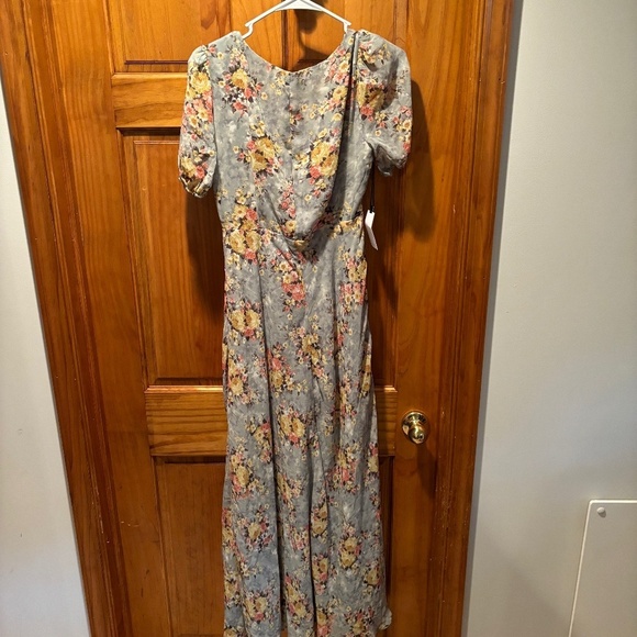 ASTR the Label Sweetheart Neck Floral Twist Bust Maxi Dress in Slate Blue Floral - Picture 3 of 8